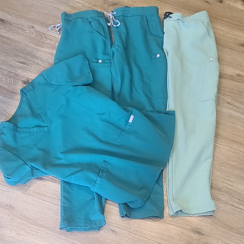 Bundle Deal! All 4 Pieces Sold Together, Figs Technical Scrubs,Sm, 3 Pants 1 Top